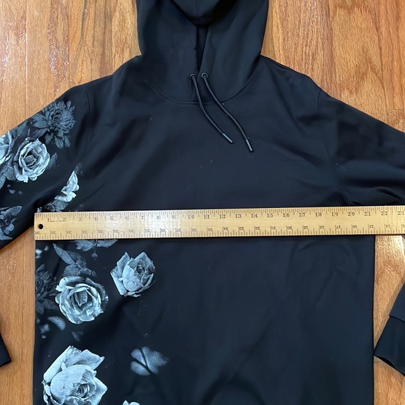 A Preowned H & M Woman size medium black and white Sweatshirt Hoodie with flower - Picture 3 of 12